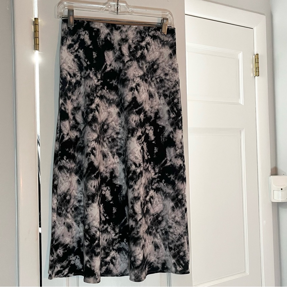 Sanctuary Black, White & Pink Tie Dye Patterned Midi Casual Spring Skirt - Picture 2 of 7